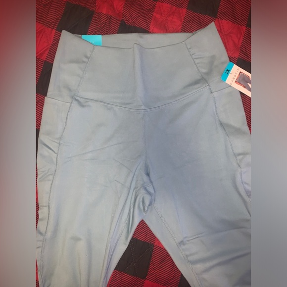 DANSKIN PLUS SIZE LEGGINGS - Picture 3 of 4